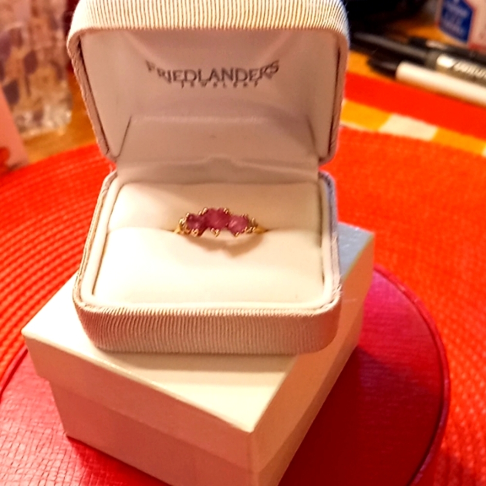 NWT, 10K Gold, Lab-Created, Pink Sapphire & Diamond Hearts Ring✨️💕💕💕💕💕🩷💖